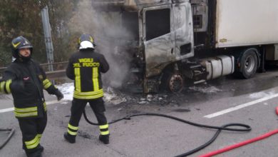 Photo of Un camion in fiamme sull’A 19. Intervengono i vigili