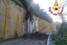 Photo of Enna: frana sulla SP2. Intervento dei Vigili del Fuoco, strada chiusa al traffico